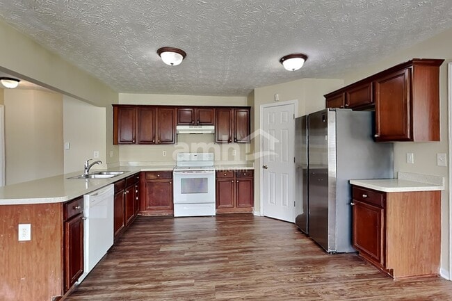 Photo - 3341 Kittery Dr SW