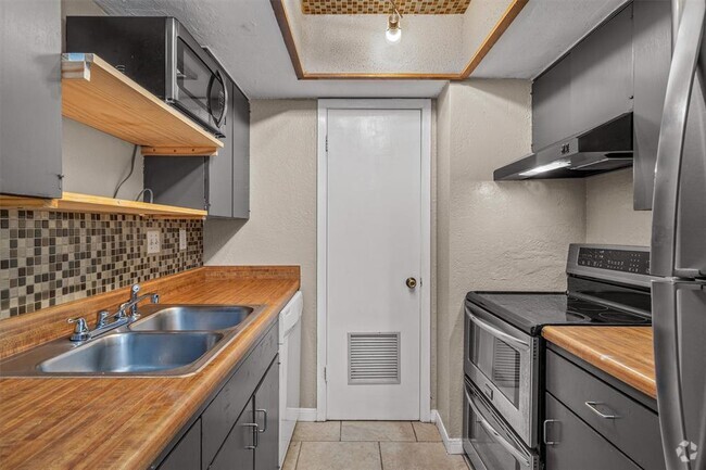 Building Photo - 2600 Penny Ln Unit 201 Rental