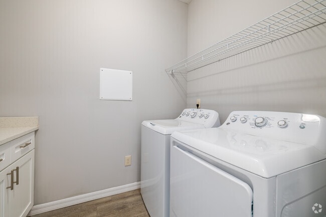 2BR, 2.5BA - 1,240SF - Laundry