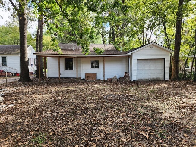 Photo - Beautiful 4 bedroom 2 bathroom home with g...