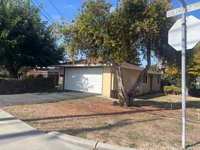 Photo - PET FRIENDLY 3 BED/1 BATH in Palo Alto Available Now