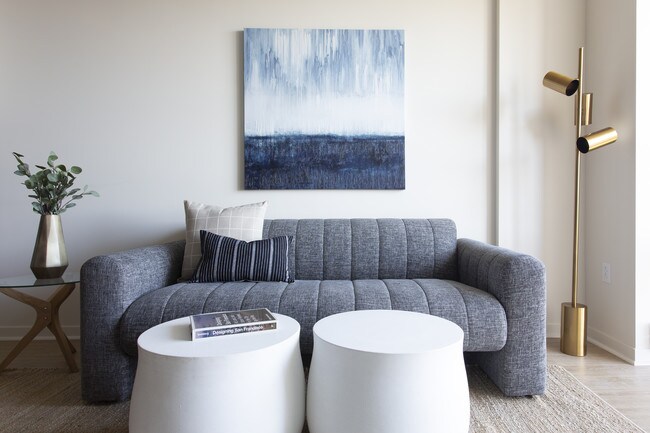 Aptos. 407, 607 - 2112 Market St