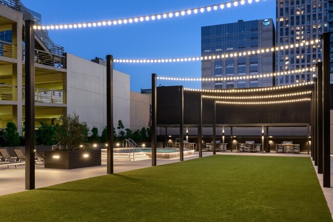 Photo - 1900 Broadway