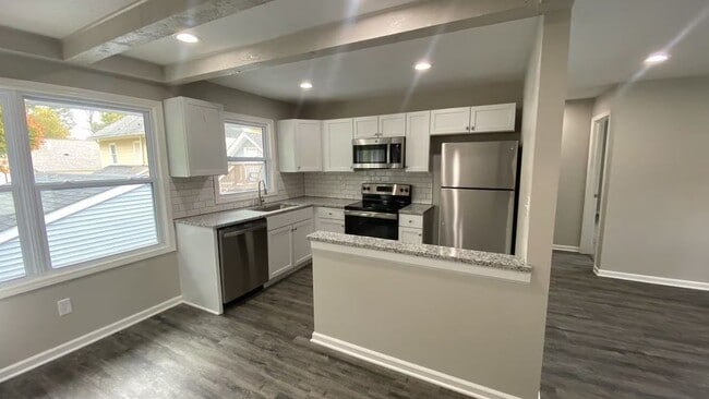 Photo - 1101 S Main St Apartamento
