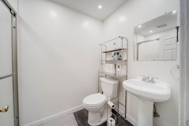 Photo - Prime Location 4BR house just off High St!