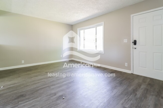 Photo - 4312 Moore St