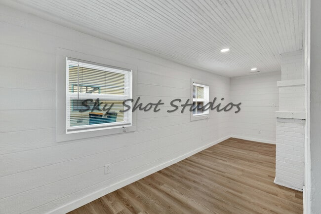 Photo - 326 W Rainey St