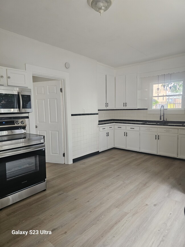 Photo - 210 E Chestnut St Unit #1