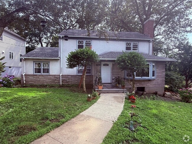 Building Photo - 414 Heathcote Ave Unit Second Floor Rental