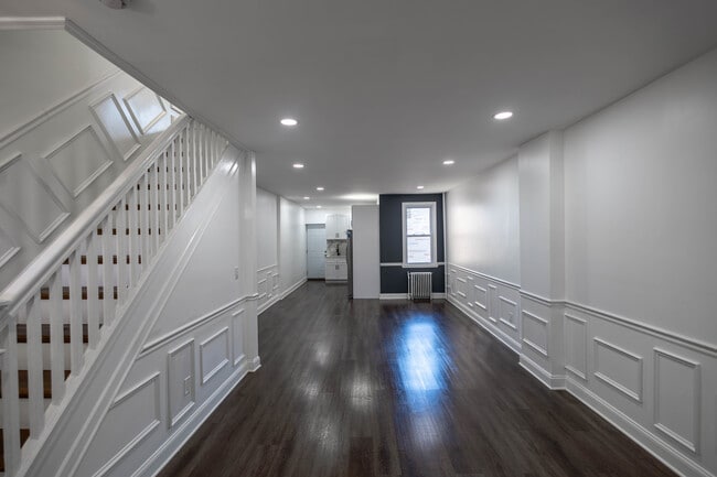 Photo - 3205 E Monument St