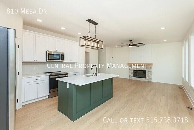 Photo - 810 SE Mesa Dr