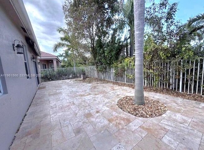 Photo - 1538 Winterberry Ln