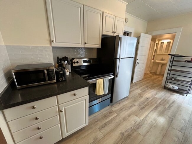 Photo - 2107-2109 University Avenue Unit 2107 University Ave 1