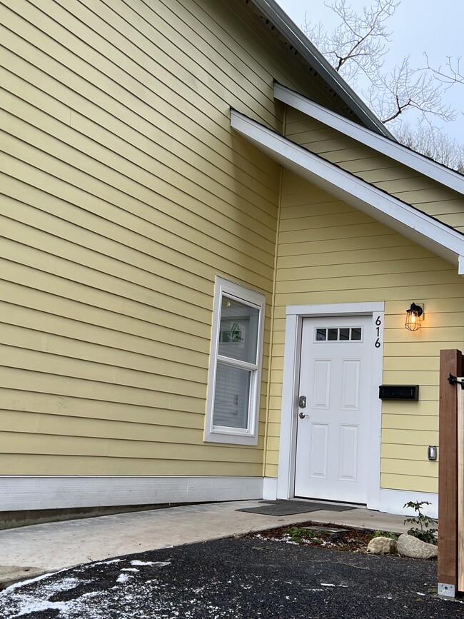 Photo - 616 E Myrtle St