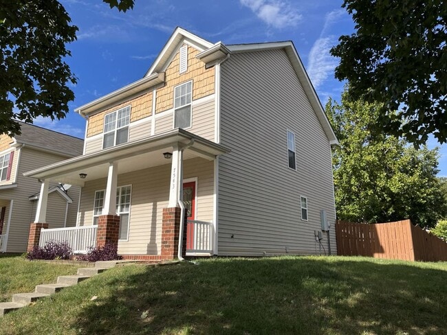 3 Bedroom Corner Lot home with Great Backy... - 3 Bedroom Corner Lot home with Great Backy...