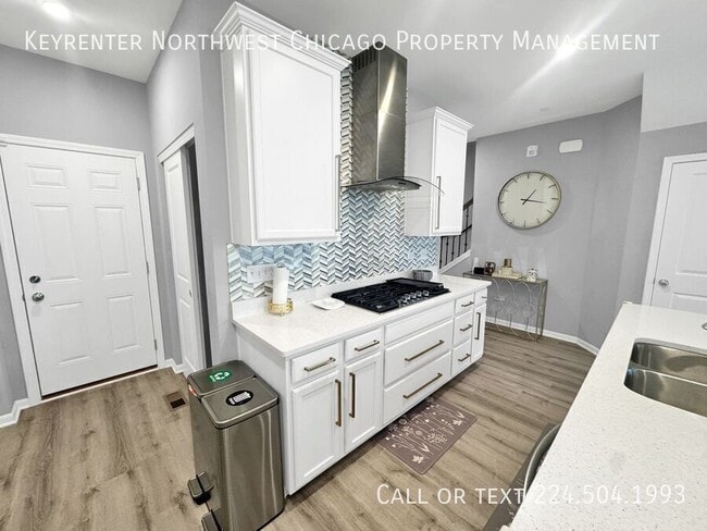 Photo - 142 Roslyn Pl