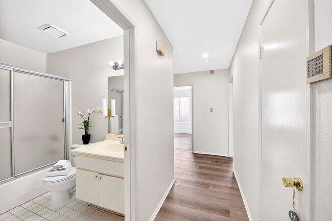 Photo - 2324 Lillyvale Ave Unit 143