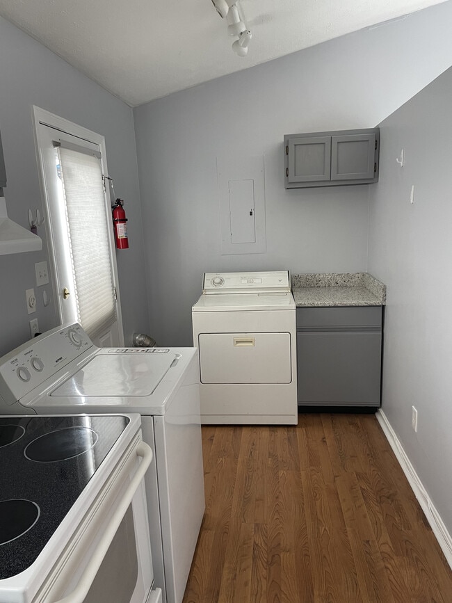 Photo - 129 Montmullin St