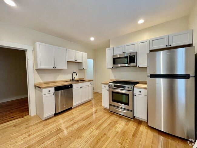 Building Photo - 62 Pleasant St Rental