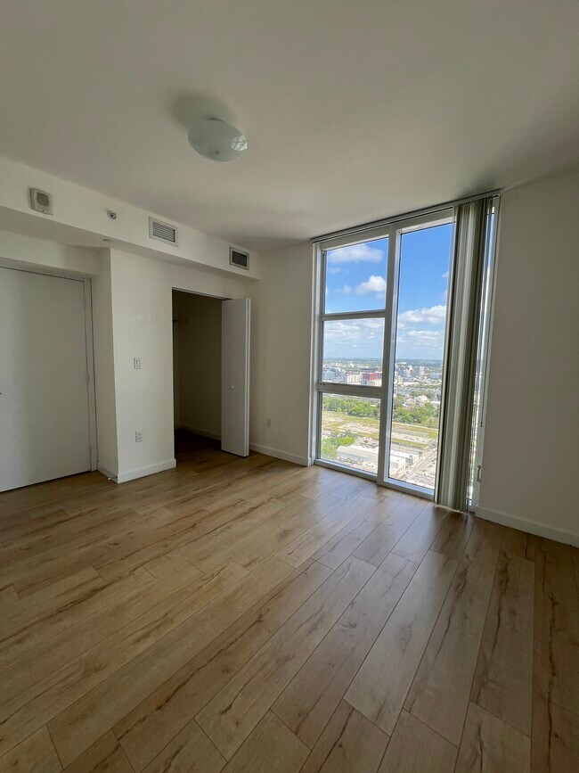 Photo - 255 NE 14th St Unidad B1