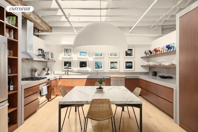 Photo - 184 Grand St