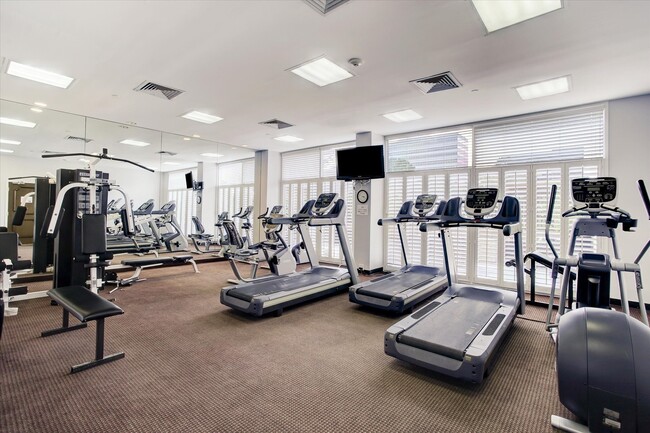 Building Photo - 49 Briar Hollow Ln Unit 101