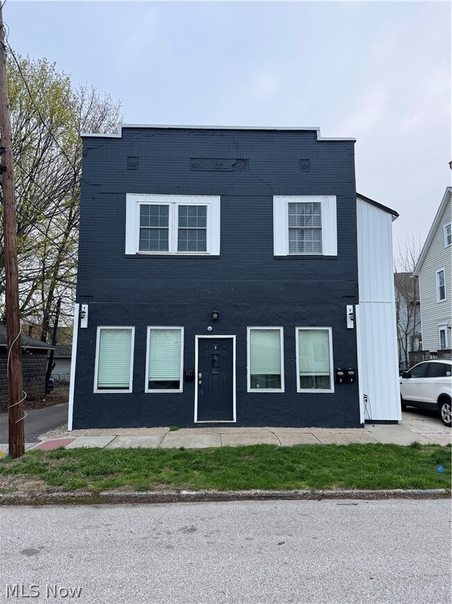 667 W Park Ave