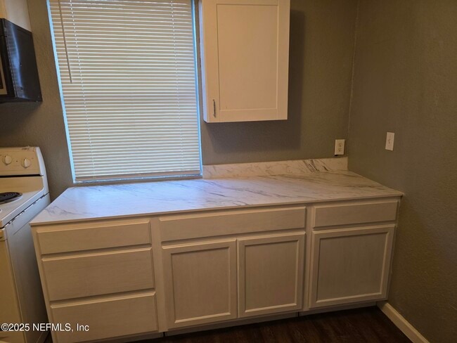 Photo - 1177 W 26th St