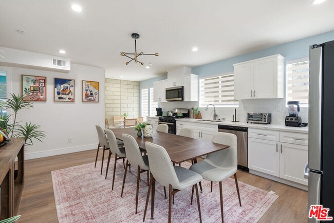 Photo - 1341 Mariposa Ave