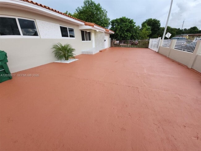 Photo - 950 NW 36th Ave