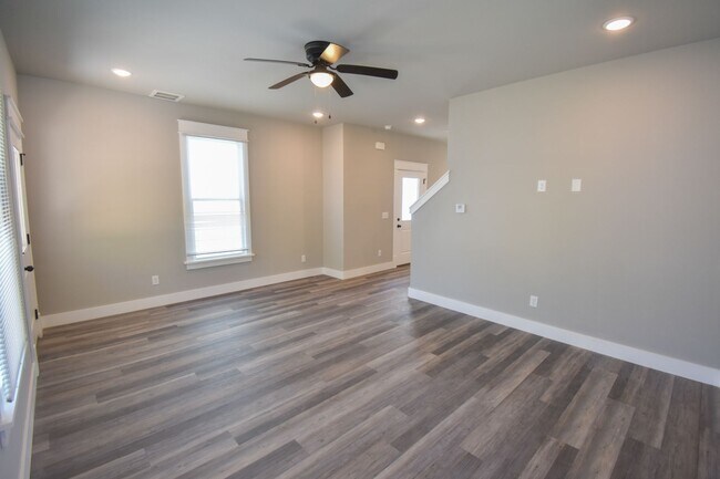 Photo - 734 S Locust Ave Unidad 734 S Locust Ave  A-2