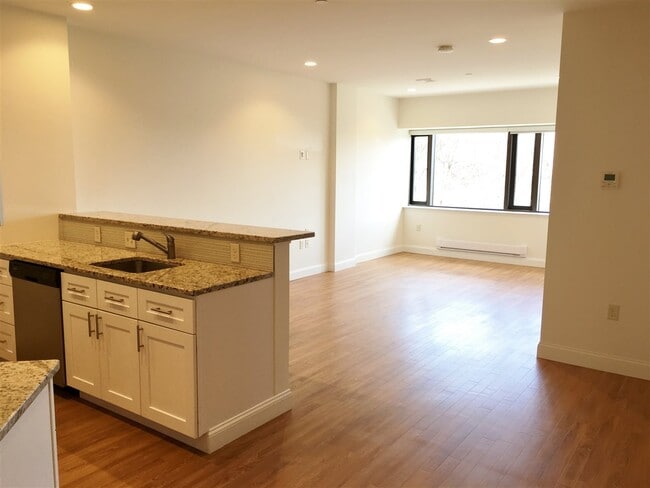 Photo - 875 Elm St Unit 417