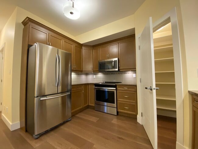 Building Photo - 104 Esplanade