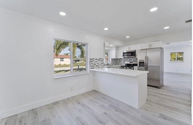 Building Photo - 240 NW 5th St Rental