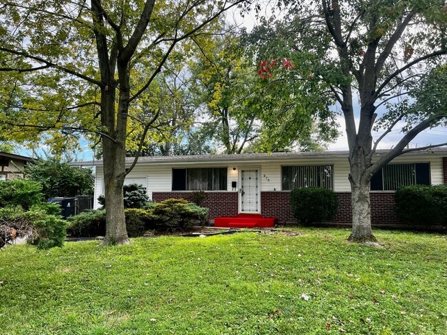 Building Photo - Ranch freshly painted in ideal location of... Rental