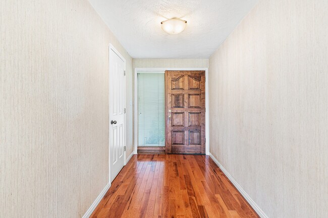 Photo - 475 Sutter Ave