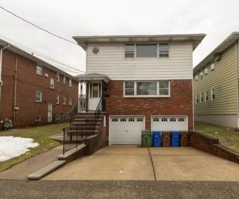 Front of house, apartment on 2nd floor - 318 Kennedy Dr Unit 2 Floor