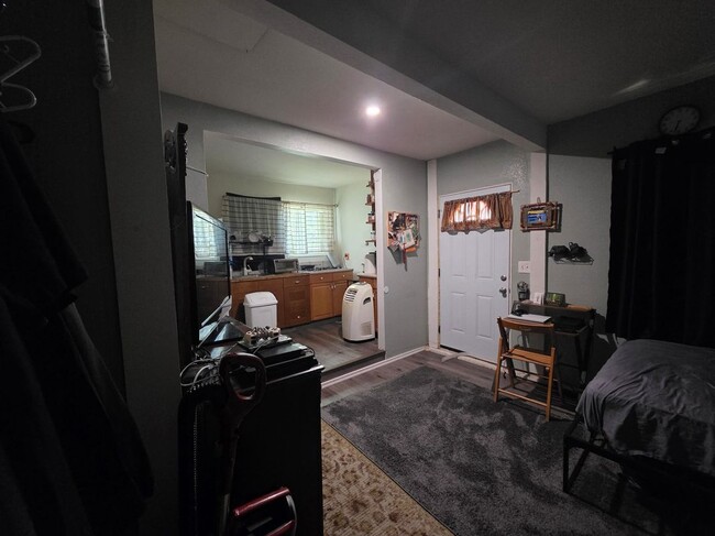 Photo - 635 Hillcrest Ln