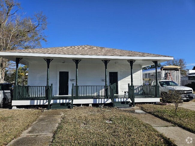 Building Photo - 12 W B St Rental