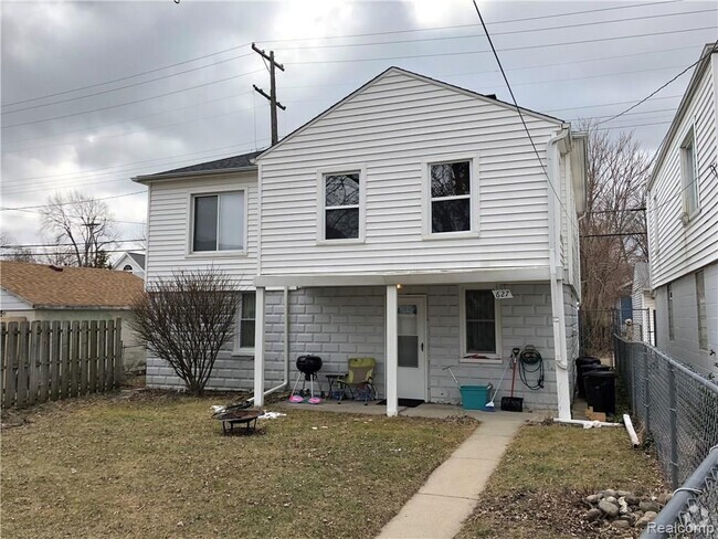 Building Photo - 627 Elm St Rental