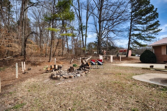 Photo - Spacious & Charming in Scottsboro!