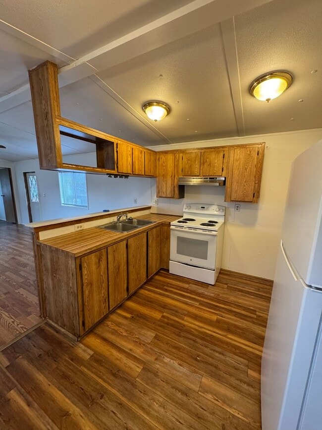 Photo - Winston 2 bedroom with large shop