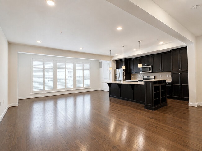 Photo - 708 Mayer Pl