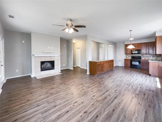 7233 Lindentree Ln