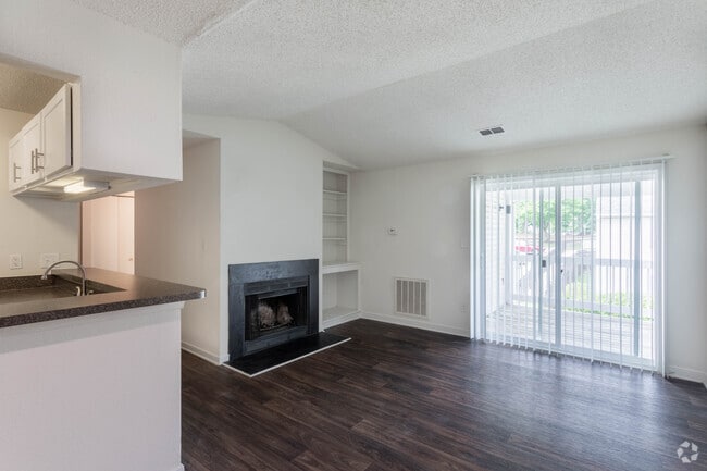 2BR, 2BA -974sqft