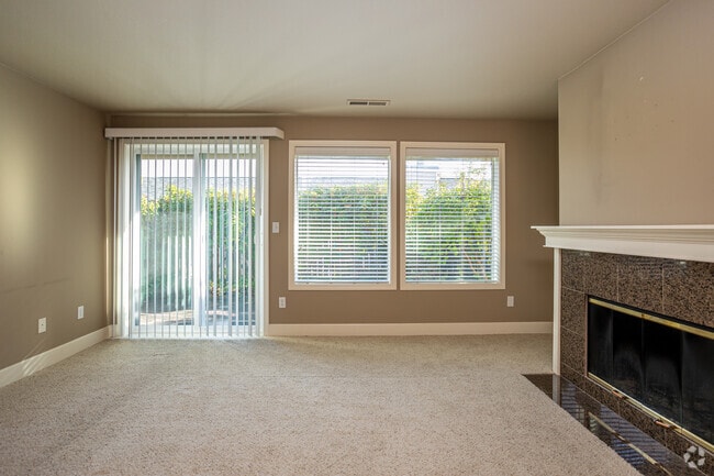 2BR, 2BA - 950SF