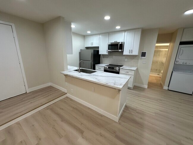 Unidad 1 - 4843 Voltaire St