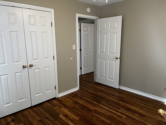 Photo - 106 Parkland St