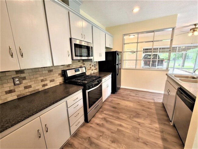 Photo - 503 Riveredge Dr