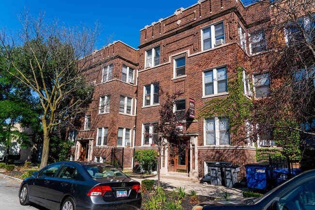 Photo - Uptown / Ravenswood - Studio - w/ Decorative Fireplace Unit 1472-1F